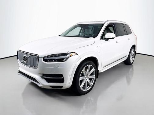 Crystal White Pearl Metallic 2017 Volvo XC90 Hybrid T8 Inscription