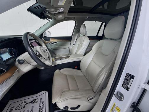 Crystal White Pearl Metallic 2017 Volvo XC90 Hybrid T8 Inscription