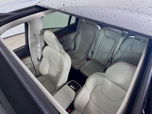 Crystal White Pearl Metallic 2017 Volvo XC90 Hybrid T8 Inscription