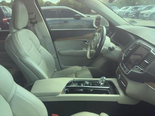 Crystal White Pearl Metallic 2017 Volvo XC90 Hybrid T8 Inscription