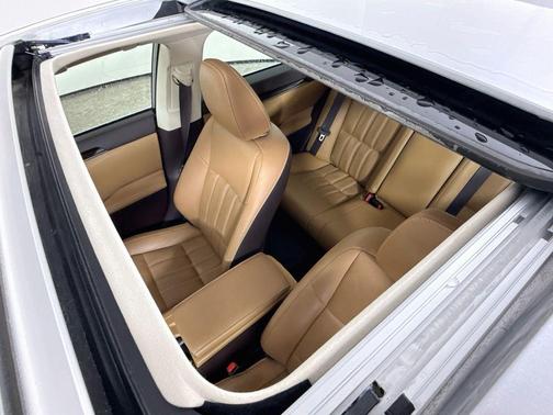 Silver Lining Metallic 2017 Lexus ES 350 Base