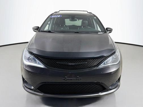 Granite Crystal Clearcoat Metallic 2018 Chrysler Pacifica Limited