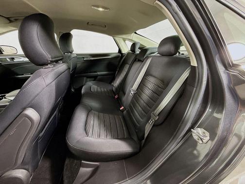 Magnetic 2016 Ford Fusion SE