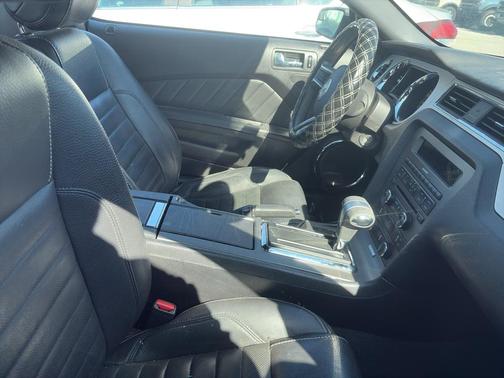 2012 Ford Mustang V6 Premium