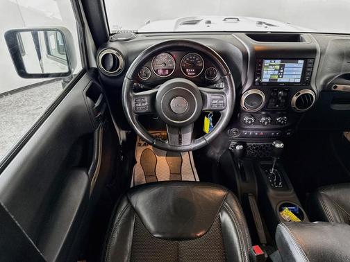 Bright White Clearcoat 2016 Jeep Wrangler Unlimited Sahara