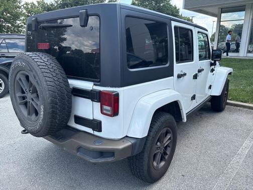 Bright White Clearcoat 2016 Jeep Wrangler Unlimited Sahara