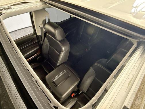 Summit White 2019 GMC Yukon XL SLT