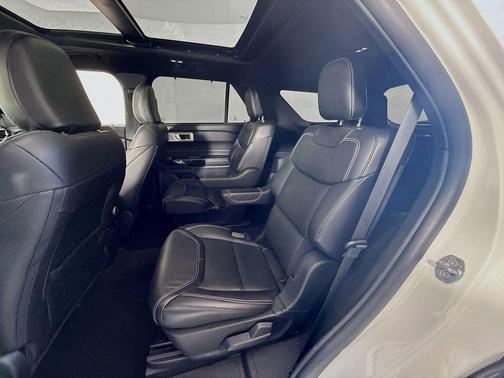 Star White 2024 Ford Explorer ST