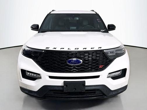 Star White 2024 Ford Explorer ST