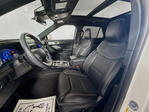 Star White 2024 Ford Explorer ST