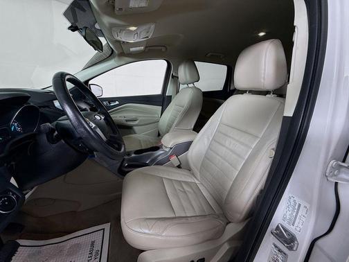 White Platinum Tri-Coat Metallic 2016 Ford Escape SE