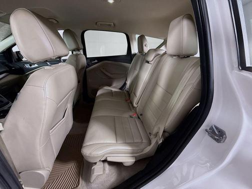 White Platinum Tri-Coat Metallic 2016 Ford Escape SE