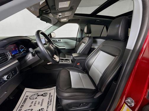 Rapid Red Metallic Tinted Clearcoat 2023 Ford Explorer XLT