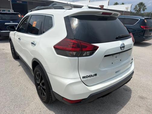 White 2018 Nissan Rogue SV