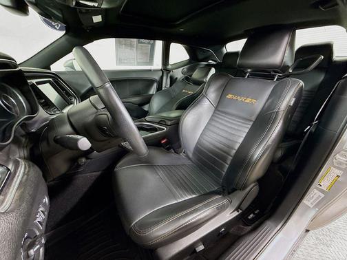 2016 Dodge Challenger 392 Hemi Scat Pack Shaker