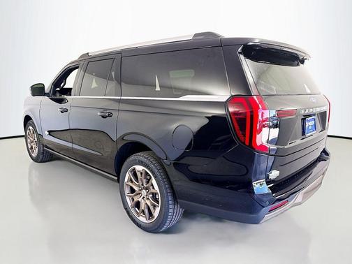 Agate Black Metallic 2026 Ford Expedition Max King Ranch