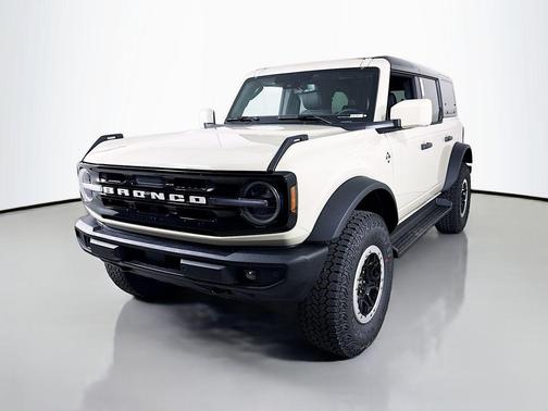 Desert Sand 2026 Ford Bronco Outer Banks