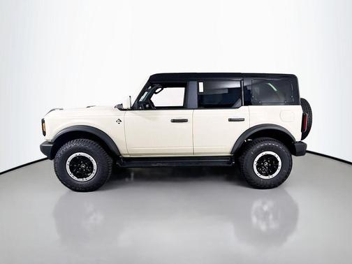 Desert Sand 2026 Ford Bronco Outer Banks