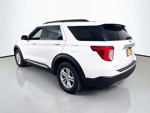 Star White 2023 Ford Explorer XLT