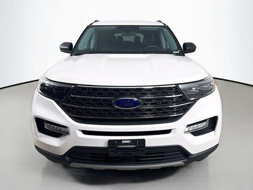 Star White 2023 Ford Explorer XLT
