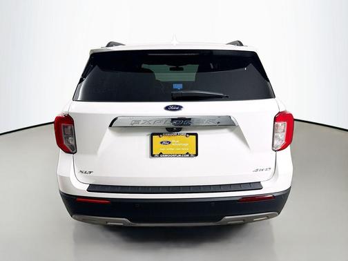 Star White 2023 Ford Explorer XLT