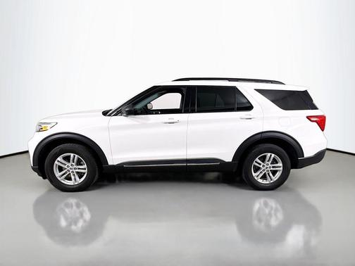 Star White 2023 Ford Explorer XLT