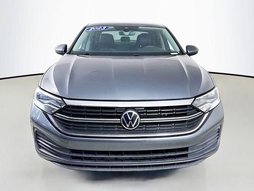 Platinum Gray Metallic 2023 Volkswagen Jetta 1.5T SE