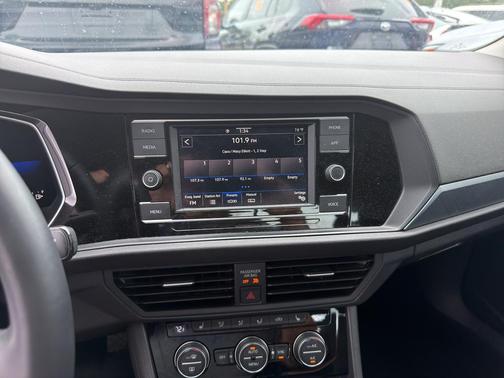 Platinum Gray Metallic 2023 Volkswagen Jetta 1.5T SE