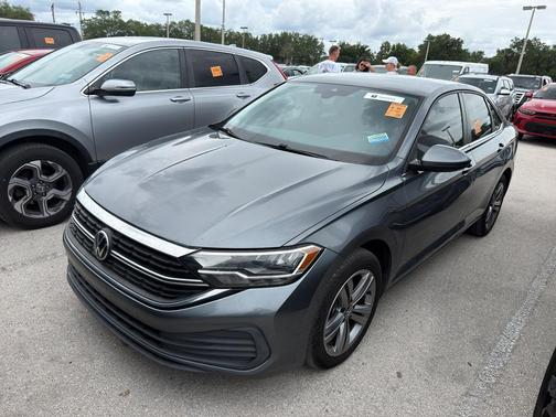 Platinum Gray Metallic 2023 Volkswagen Jetta 1.5T SE