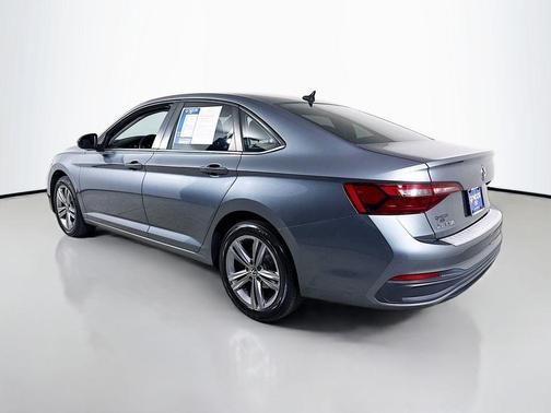 Platinum Gray Metallic 2023 Volkswagen Jetta 1.5T SE