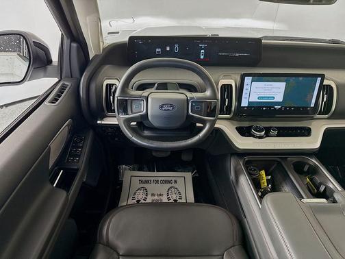 Space Silver 2025 Ford Expedition Active