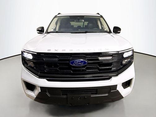 Space Silver 2025 Ford Expedition Active