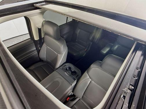Space Silver 2025 Ford Expedition Active
