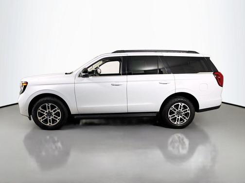 Space Silver 2025 Ford Expedition Active
