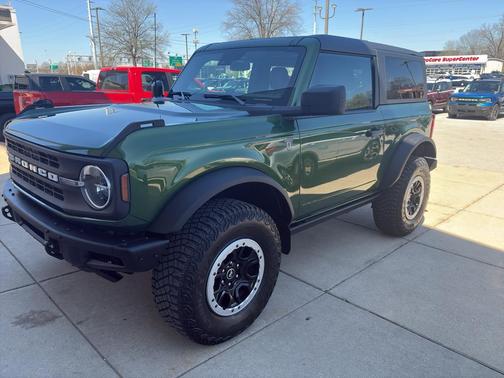Eruption Green Metallic 2024 Ford Bronco Black Diamond