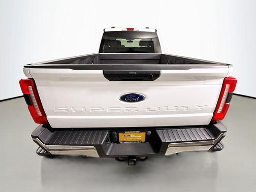 Oxford White 2023 Ford F-250 XLT