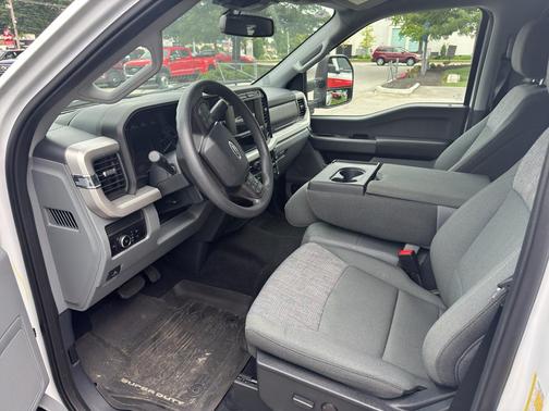 Oxford White 2023 Ford F-250 XLT
