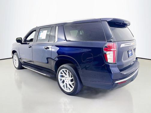 Midnight Blue Metallic 2021 Chevrolet Suburban LT