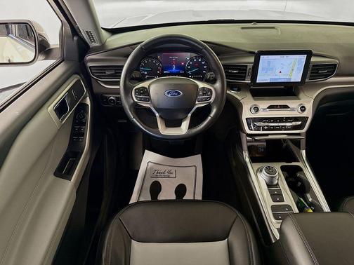 Star White 2022 Ford Explorer XLT