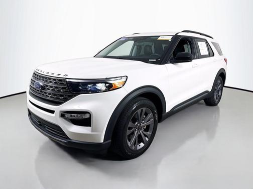 Star White 2022 Ford Explorer XLT