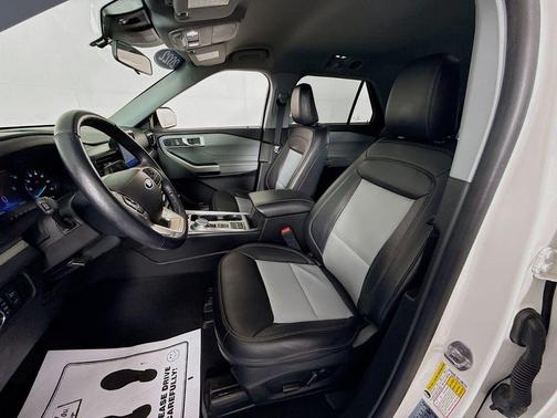 Star White 2022 Ford Explorer XLT