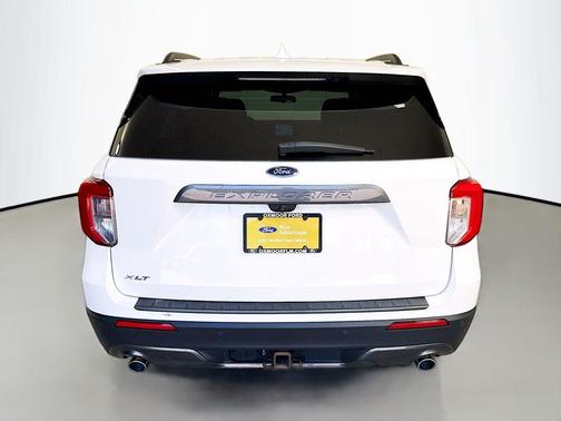Star White 2022 Ford Explorer XLT