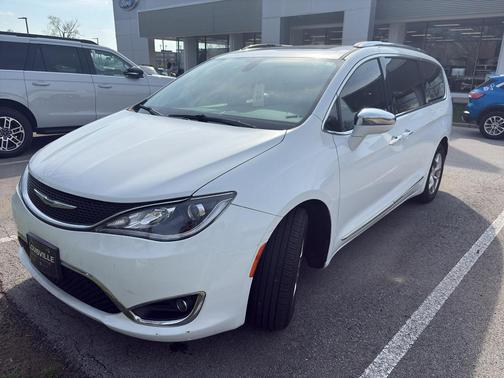 Bright White Clearcoat 2018 Chrysler Pacifica Limited