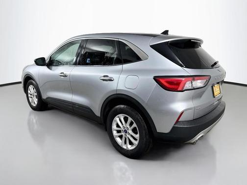 Iconic Silver Metallic 2022 Ford Escape SE