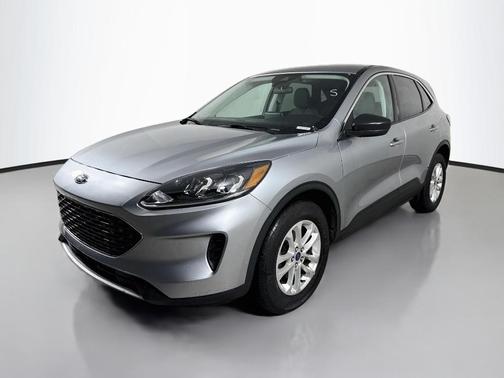 Iconic Silver Metallic 2022 Ford Escape SE