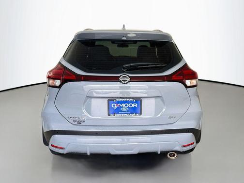 Boulder Gray 2021 Nissan Kicks SR