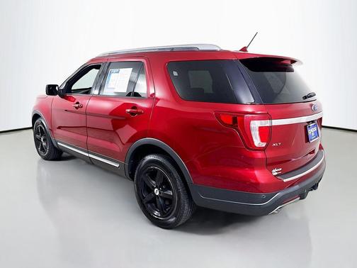 Ruby Red Metallic Tinted Clearcoat 2018 Ford Explorer XLT