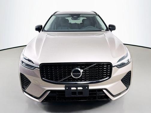 2025 Volvo XC60 B5 Core