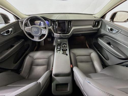 2025 Volvo XC60 B5 Core