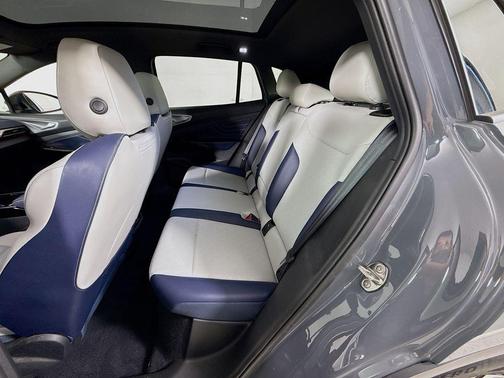 Pure Gray 2024 Volkswagen ID.4 S